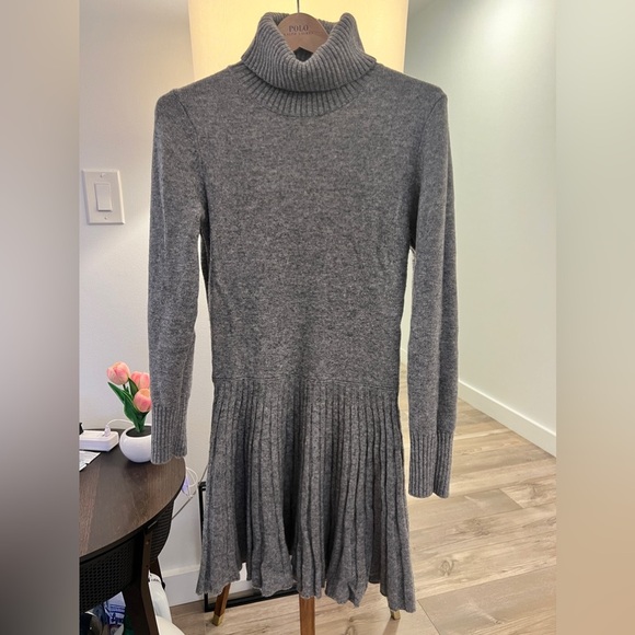 Zow Zow Gray Cowl Neck Turtle Neck Pleated Wool-Blend Sweater Dress - Size 2 - Picture 4 of 7